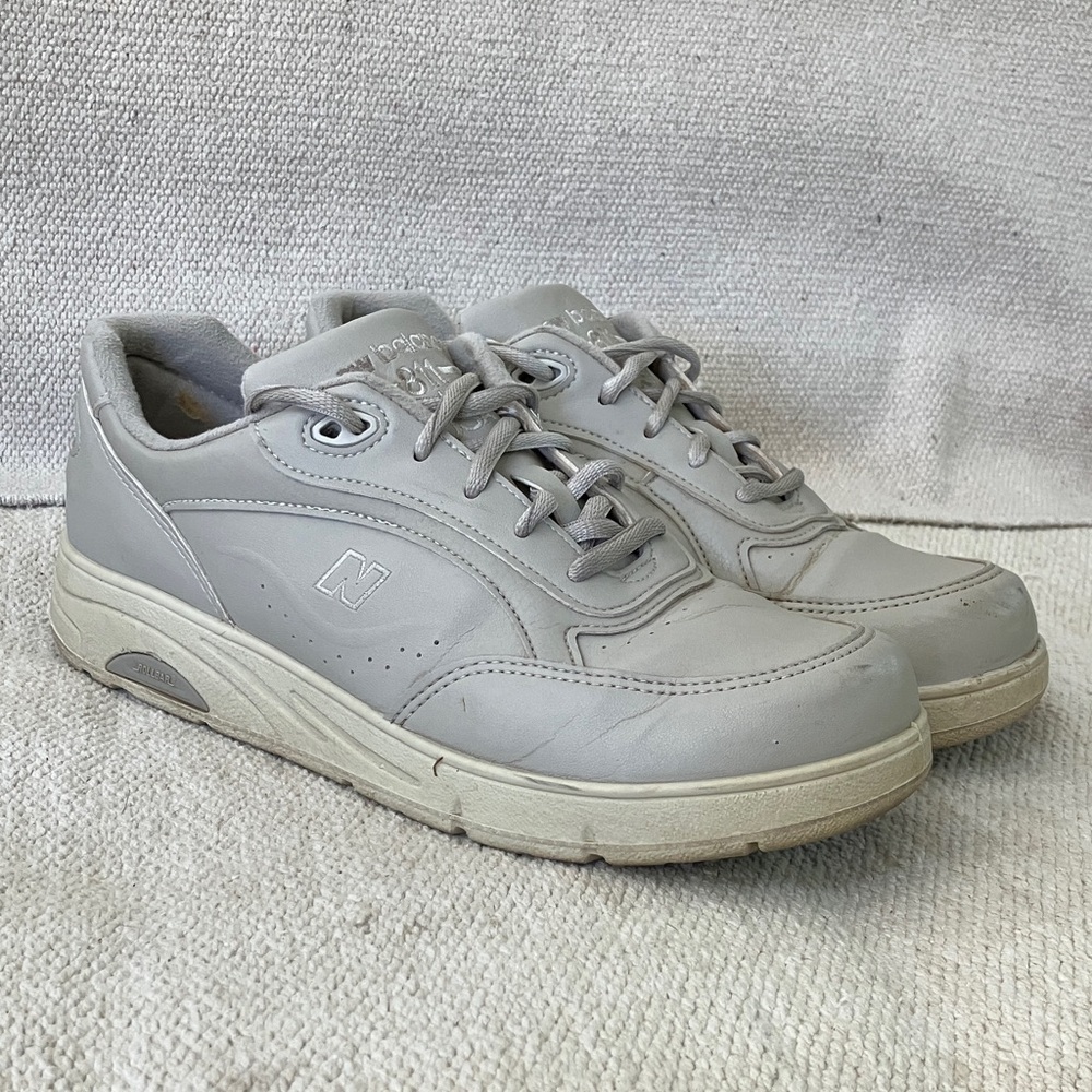 New Balance Women's size 10 walking / running shoes/ Sneakers gray w/ high soles